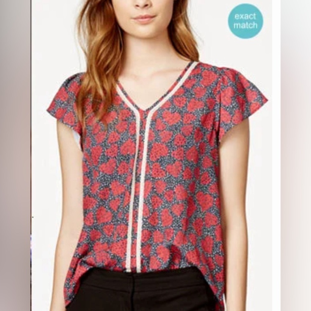 🌺 2/$20 Maison Jules black blouse with red heart print Valentine’s Day